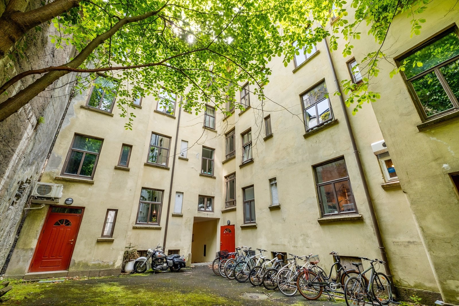 Eiendommen er en del av en sjarmerende og veldrevet bygård med kun ti leiligheter. Galleribilde