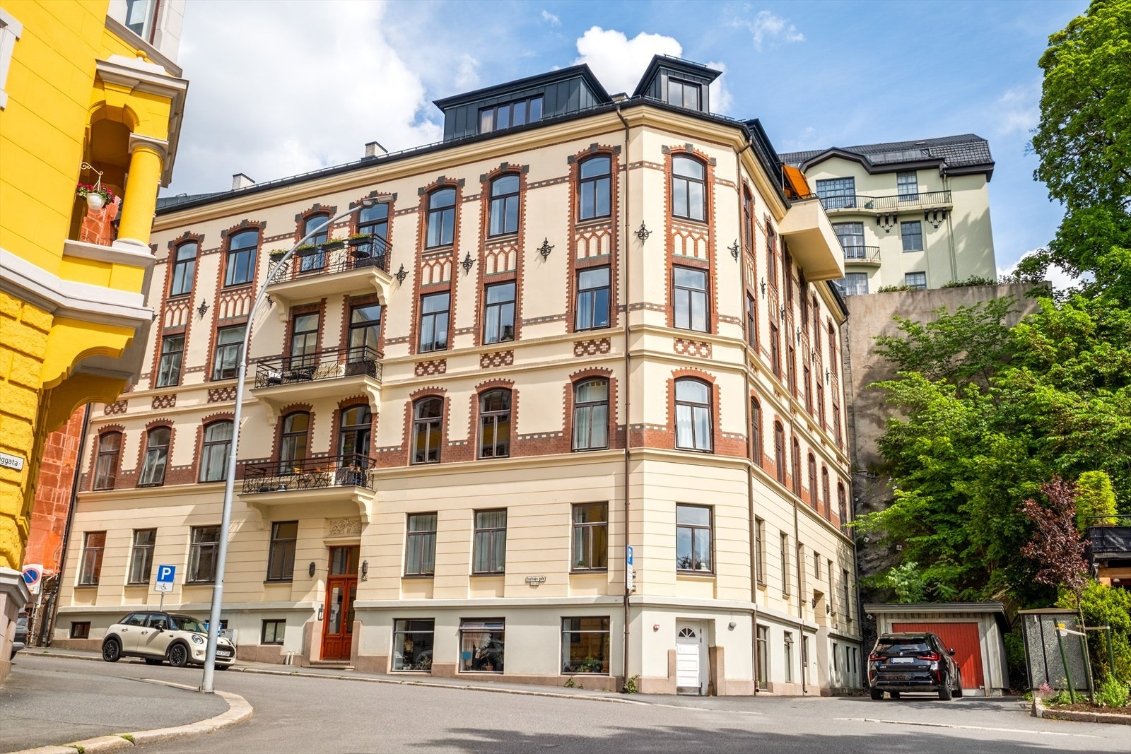 Her er det et stabilt og godt bomiljø med lite gjennomtrekk av beboere, velholdte fellesarealer og en trygg og hyggelig atmosfære. Galleribilde