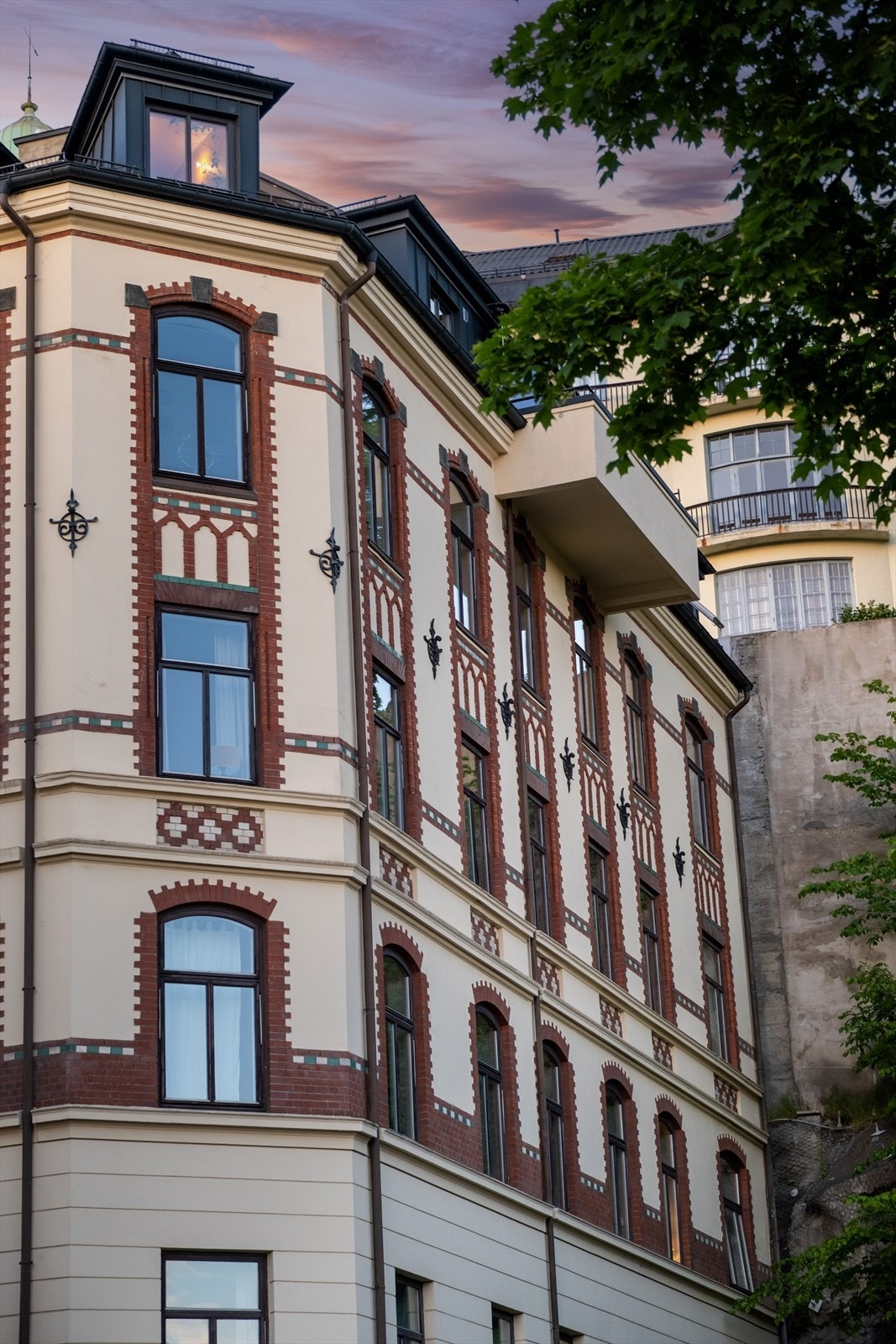 Dette er et område det er lett å trives i, med en sjelden kombinasjon av byliv, natur, kultur og rekreasjonsmuligheter rett utenfor døren! Galleribilde