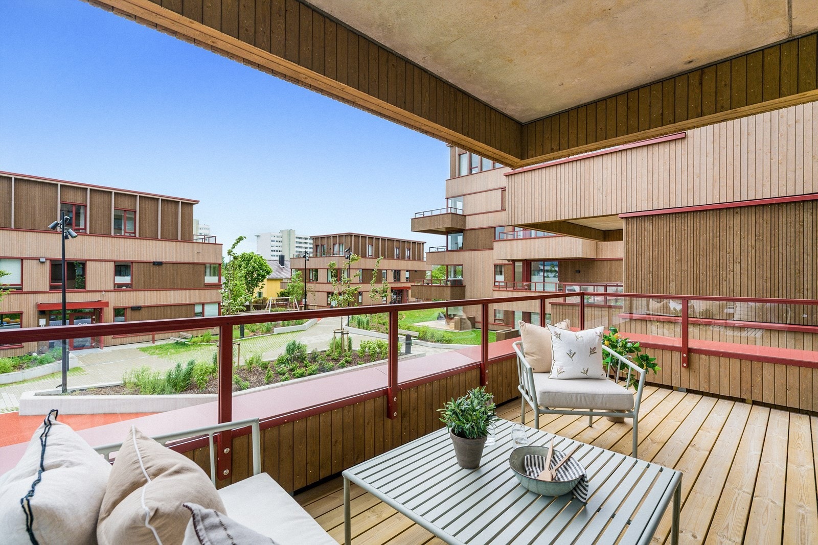 Fra stuen er det utgang til en romslig balkong på 12 m² med god plass til utemøbler. Galleribilde