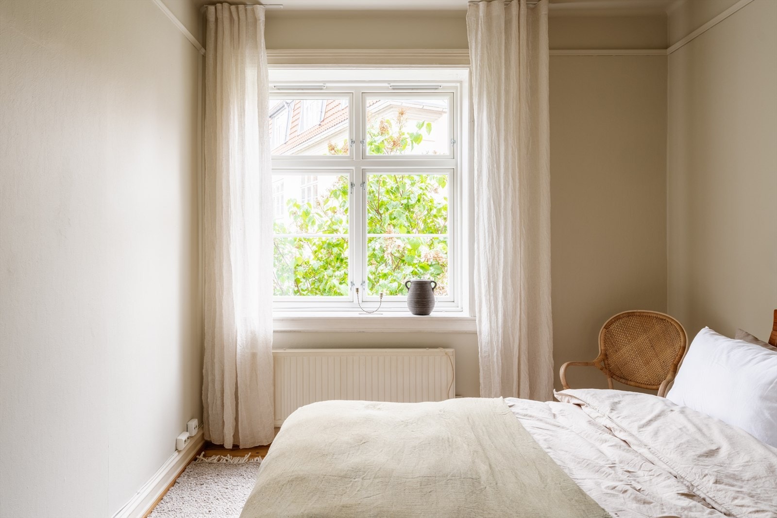 Soverommet vender mot den rolige bakgården. Galleribilde