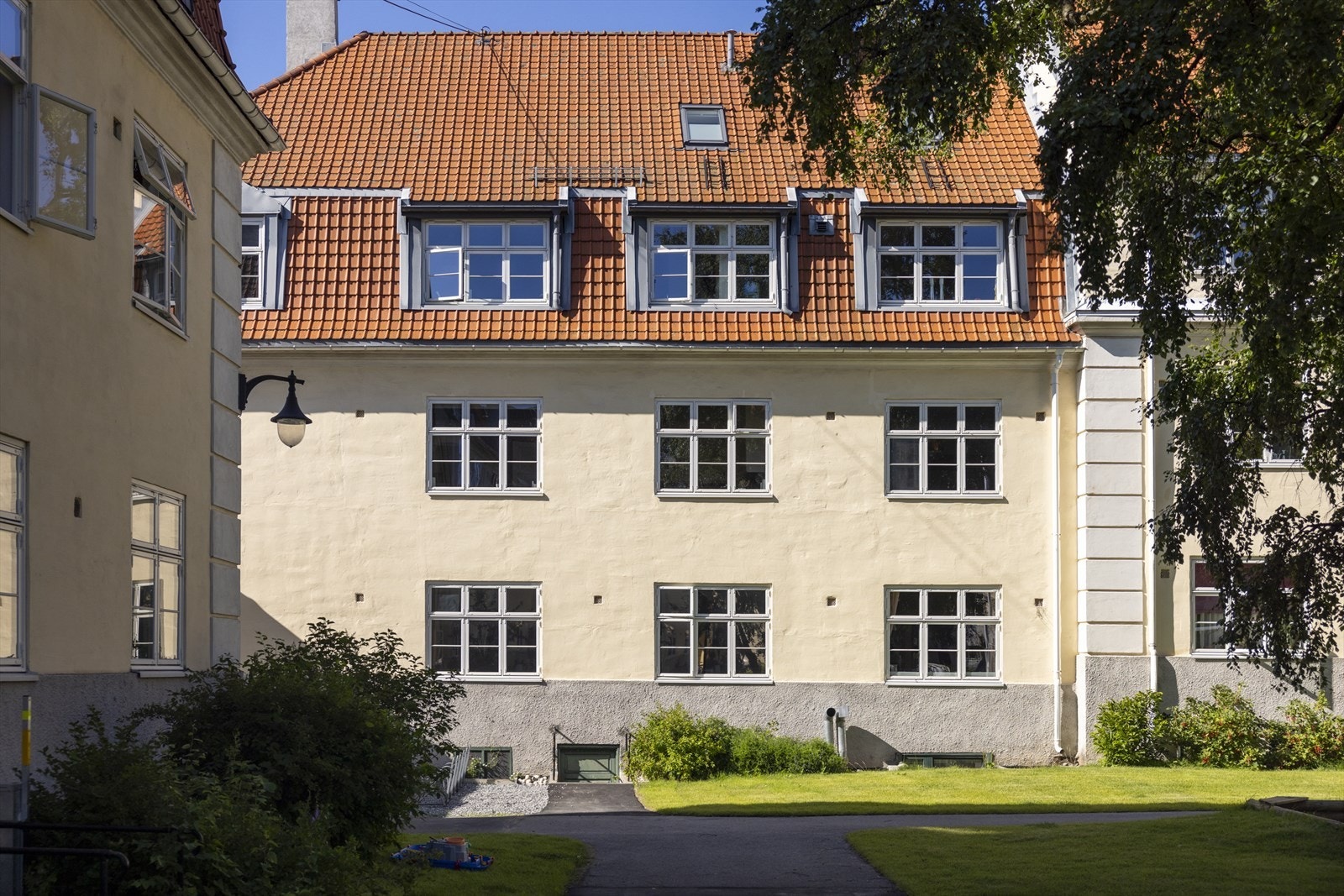 Klassisk hagebyarkitektur fra 1918, tegnet av de samme arkitektene som sto bak Ullevål Hageby. Galleribilde