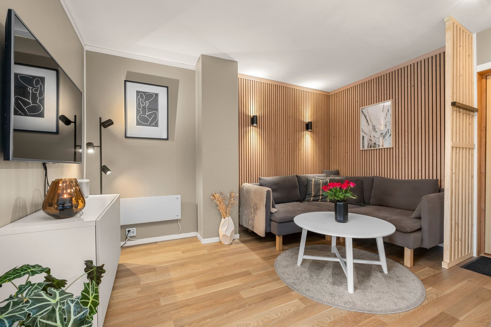 Her får du en lys og trivelig leilighet med praktiske og arealeffektive løsninger. Galleribilde