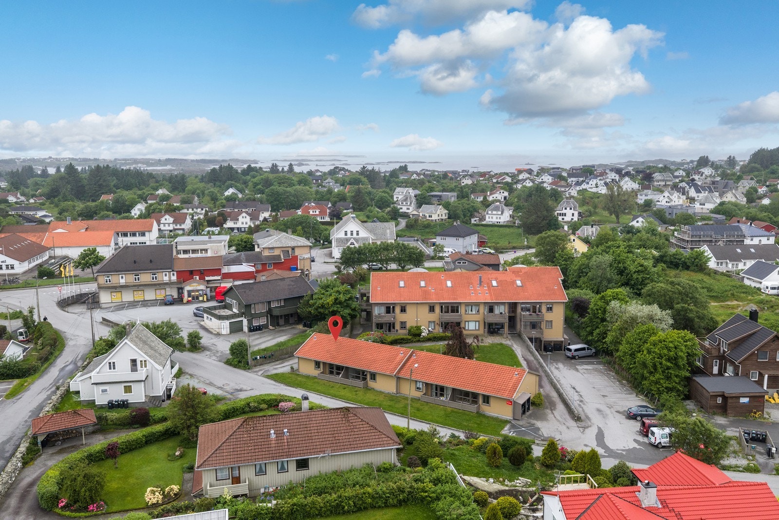 Velkommen til Østhusvegen 8A presentert av Miriam Lie Løften v/ Eiendomsmegler Norge! Galleribilde