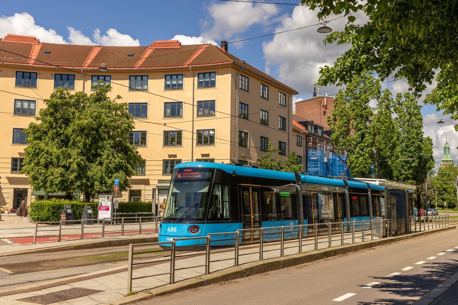 Trikkestoppet på Adamstuen like ved Galleribilde