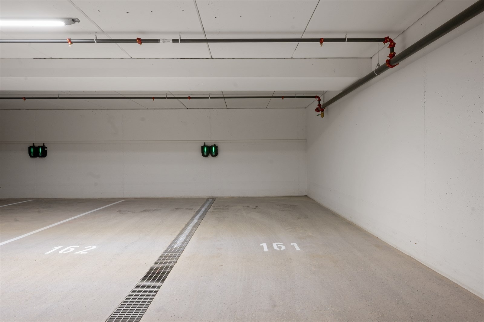 Medfølger: 1 stk garasjeplass m/elbil-lader. Nr. 161. Endeplass. Galleribilde