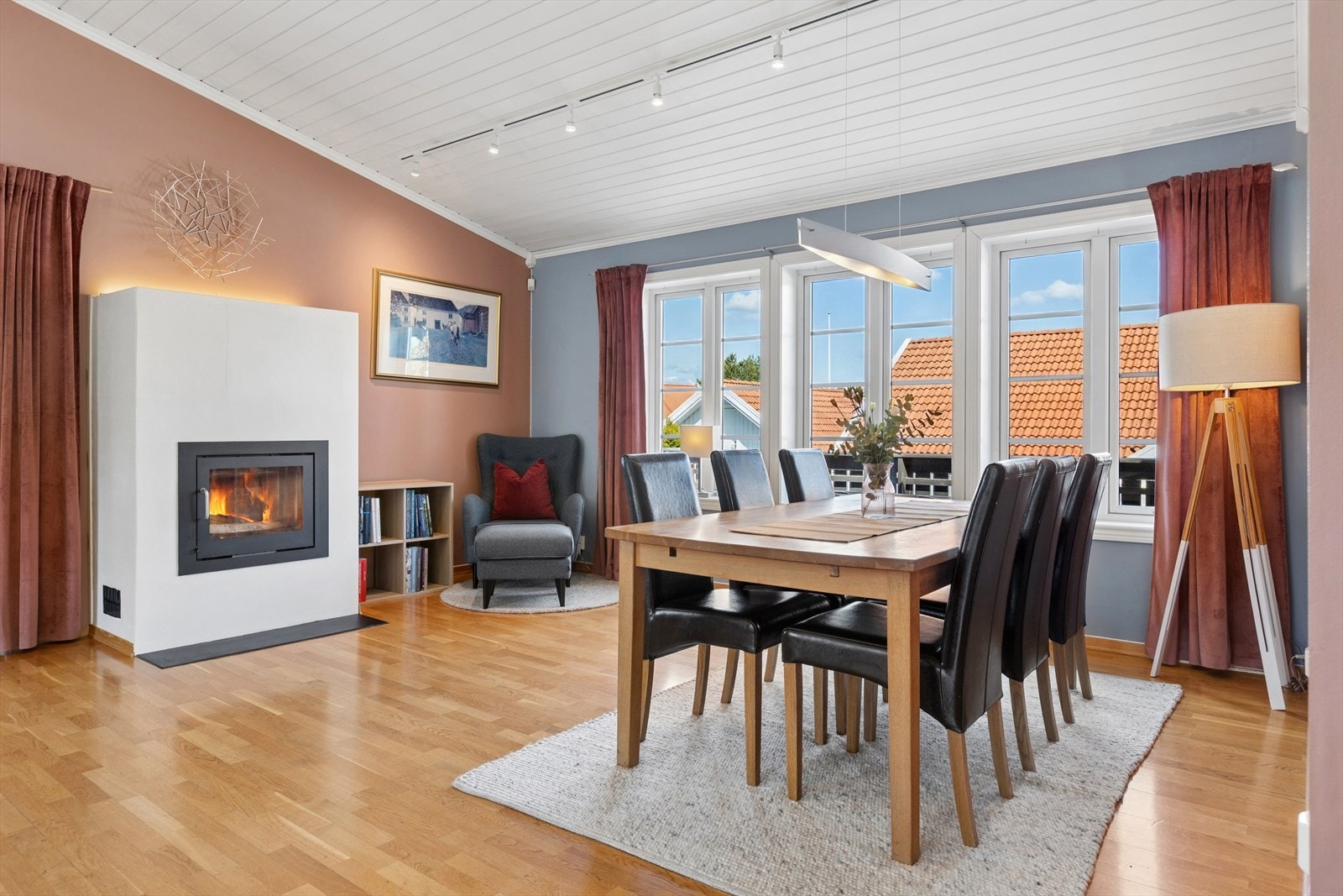 Peisovnen gir en lun atmosfære som sørger for både varme og hygge på kalde dager. Galleribilde