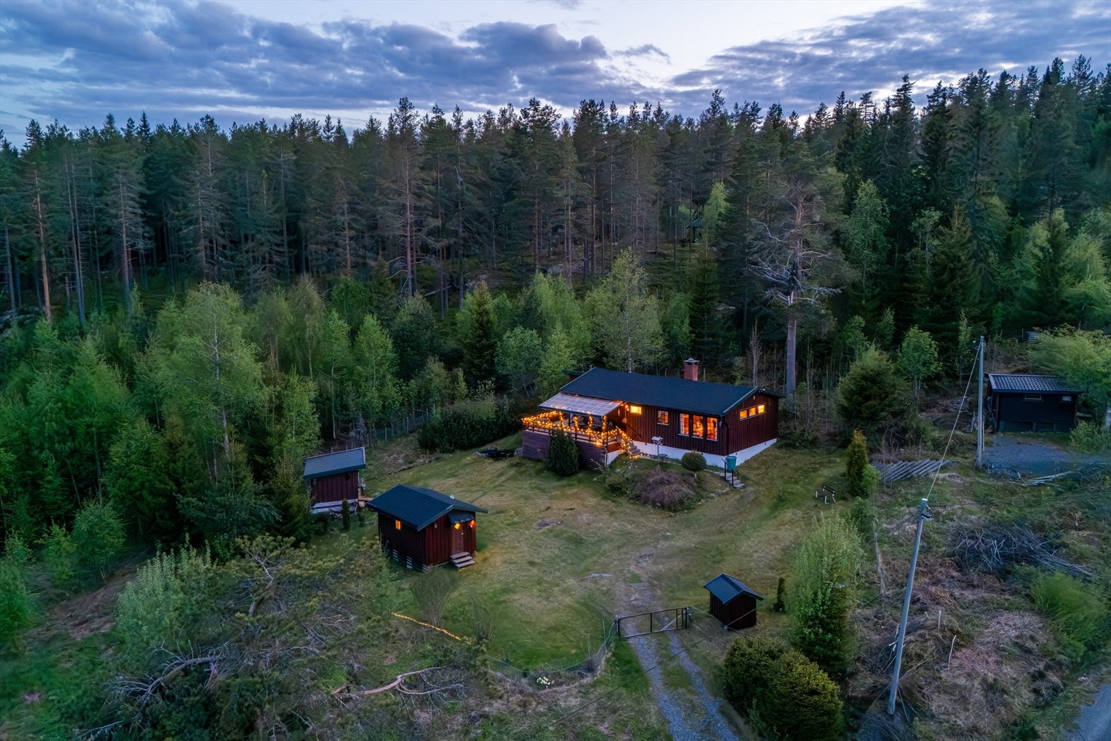 Drømmer du om en idyllisk fritidseiendom hvor du kan få et lite avbrekk fra hverdagen? Da er dette muligheten for deg! Galleribilde