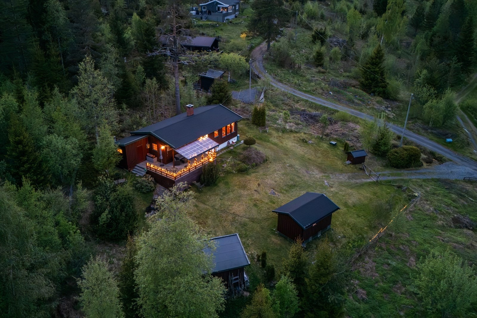 Nordhagavegen 74 er en sjarmerende fritidseiendom med fin beliggenhet på Trautskogen. Galleribilde