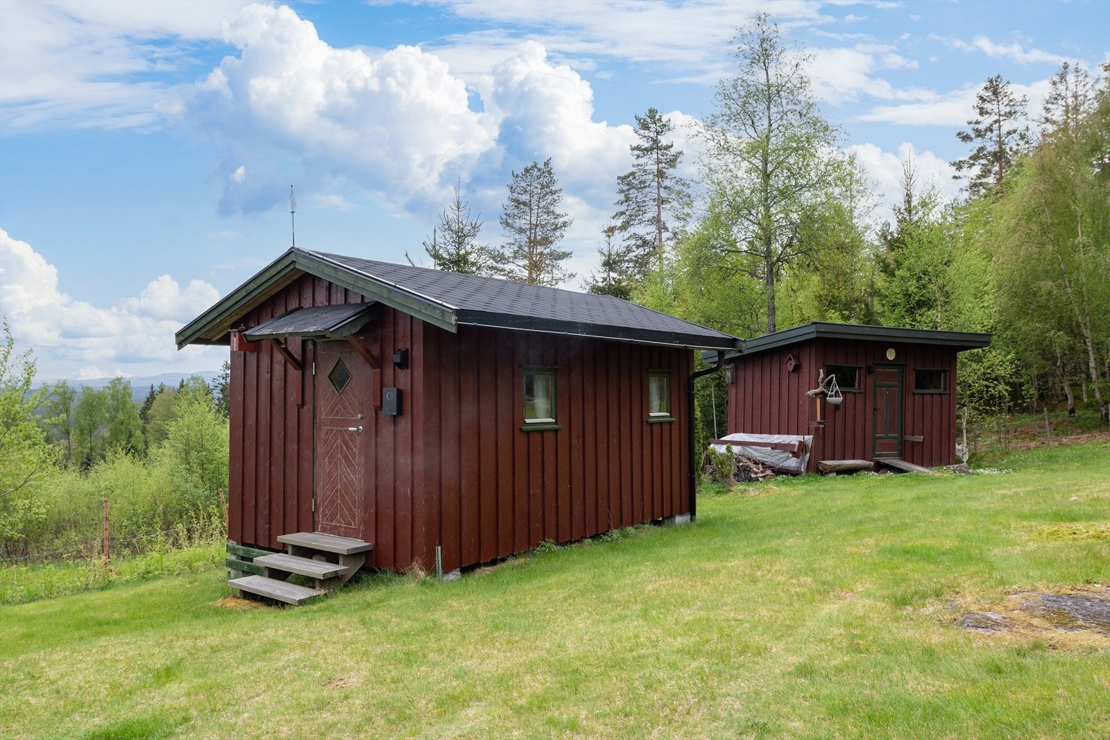 Frittstående anneks og redskapsbod. Galleribilde