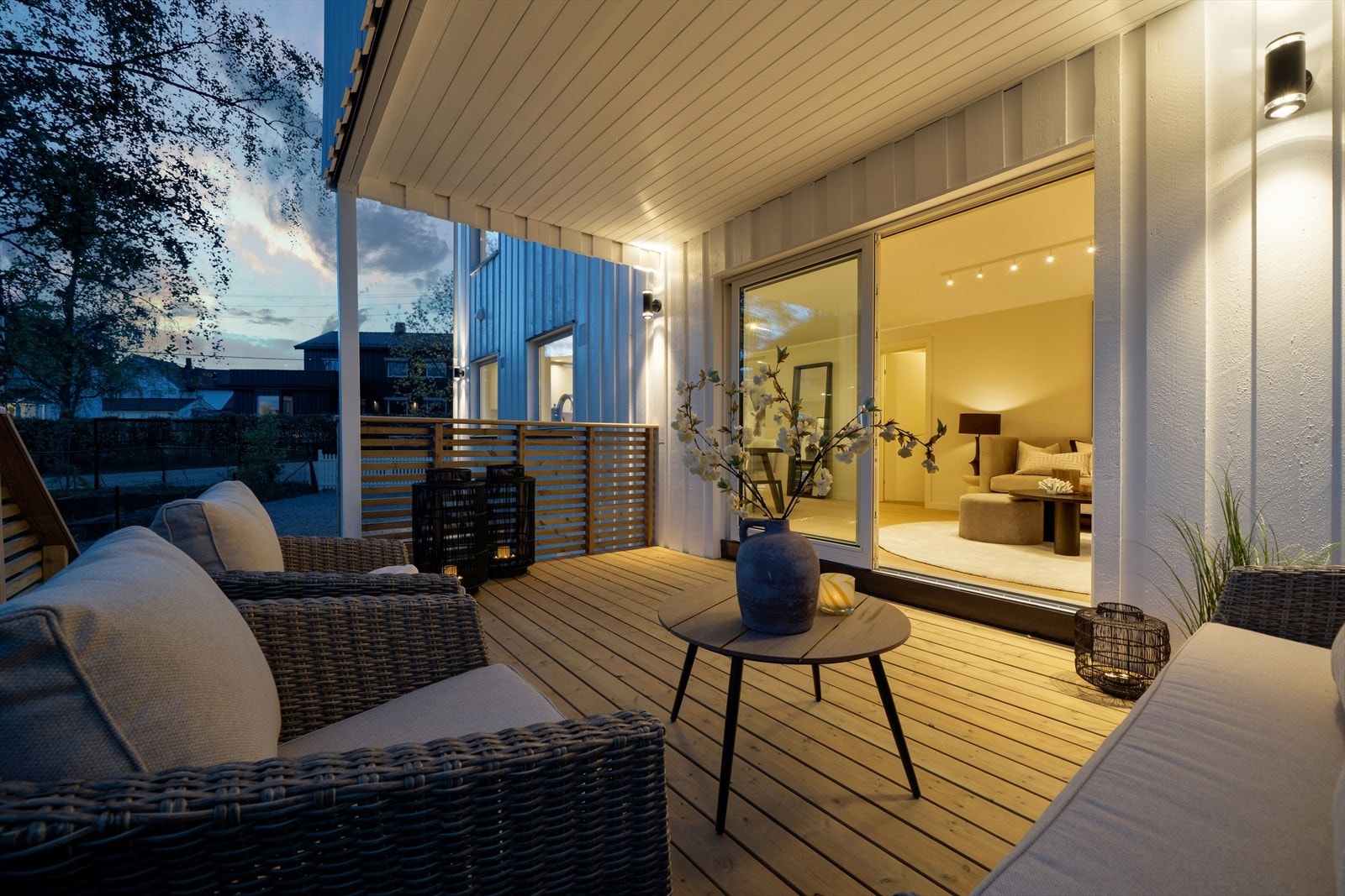 Terrasse med inngang til stuen Galleribilde