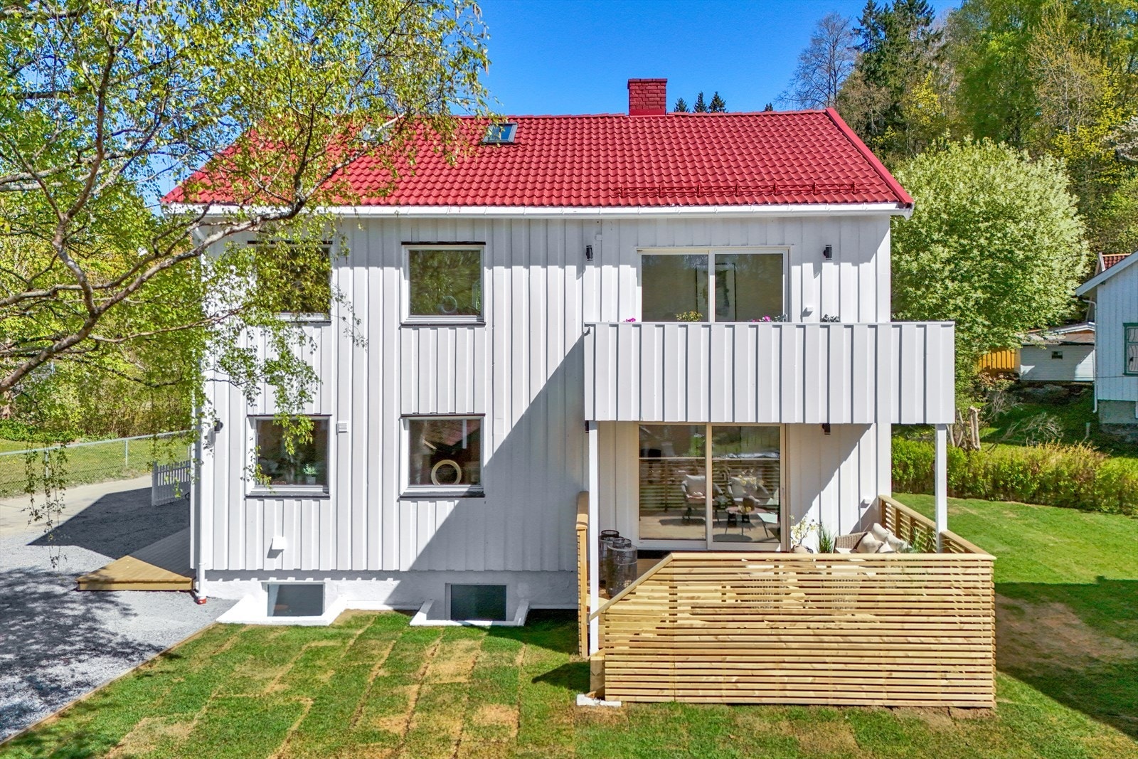 Boligen som selges er andre etasje og loftsetasje Galleribilde