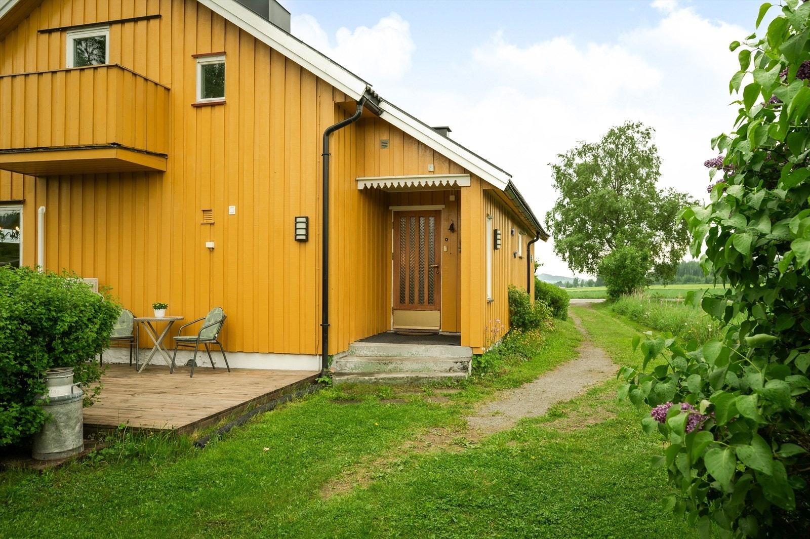 Inngangsparti med platting mot nord/vest. Galleribilde