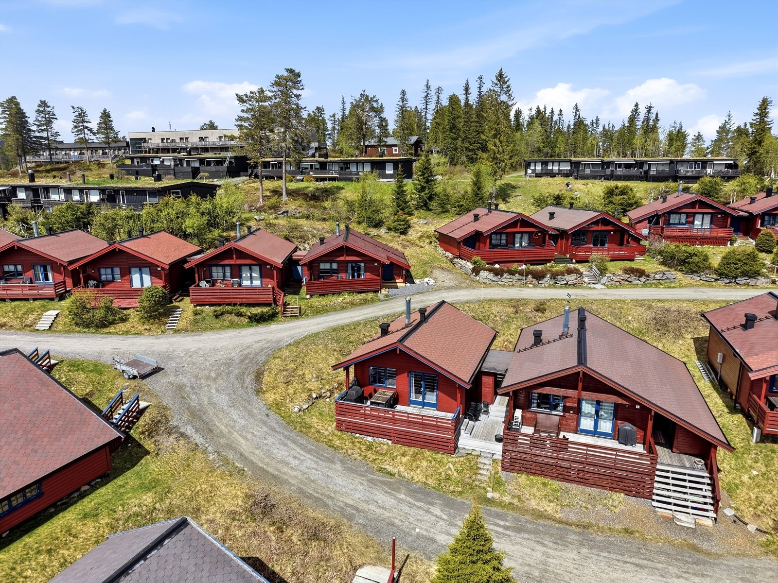 Eiendommen ligger i et veletablert hyttefelt på Fagerfjell, ca. 619 meter over havet. Galleribilde
