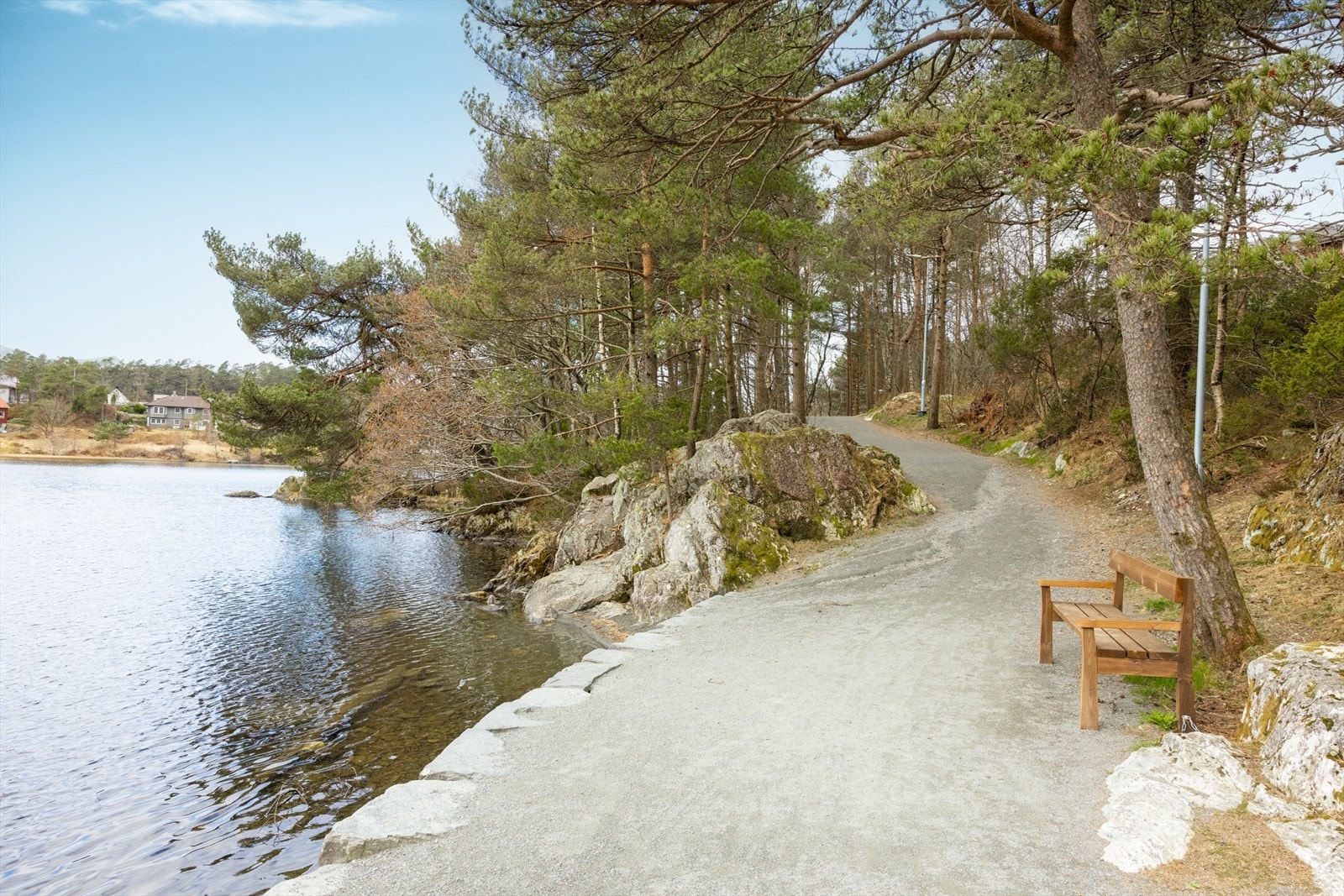 Det er flere fine turmuligheter i området som bl.a. rundt Skranevatnet som passer fint til en joggetur, eller en rolig søndagstur Galleribilde