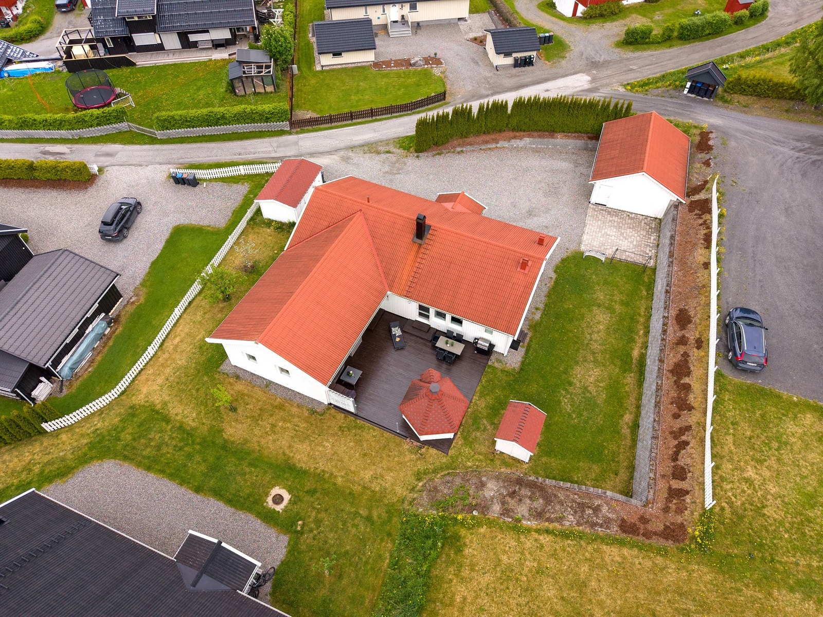 Koselig og barnevennlig nabolag. Galleribilde