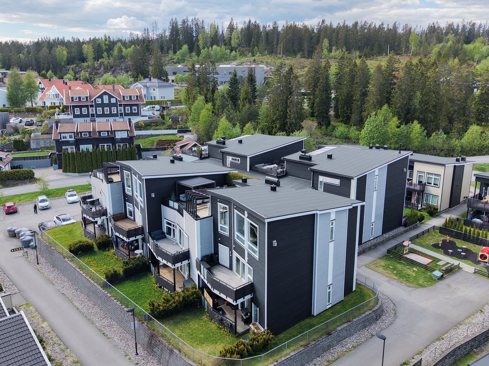Selgers private bilde. Nærhet til skog og mark med gode turmuligheter, samt nærhet til barnehager og skoler. Galleribilde