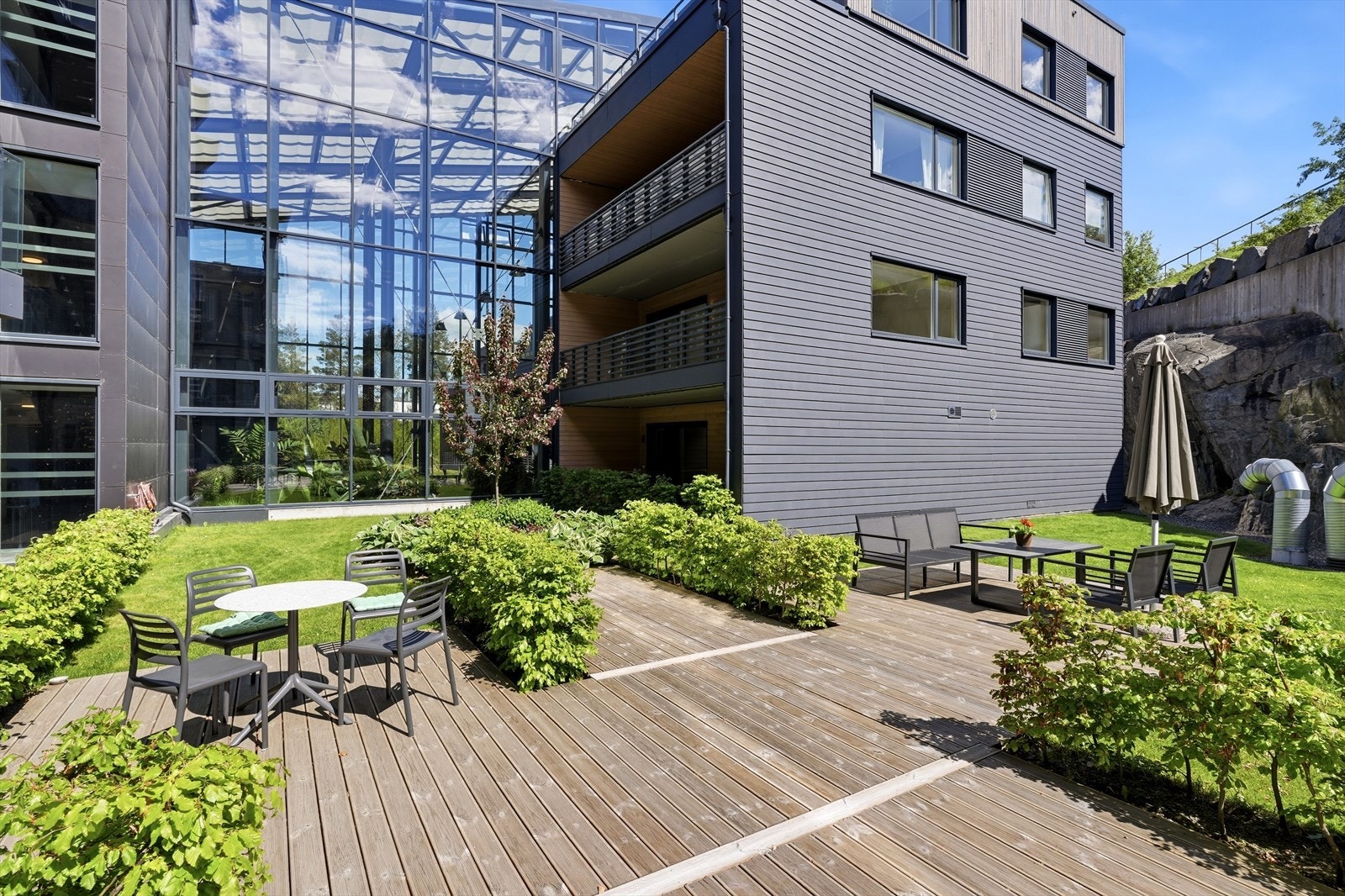 Blant fellesfasilitetene er en stor, innglasset vinterhage som kan benyttes av alle beboere. Galleribilde
