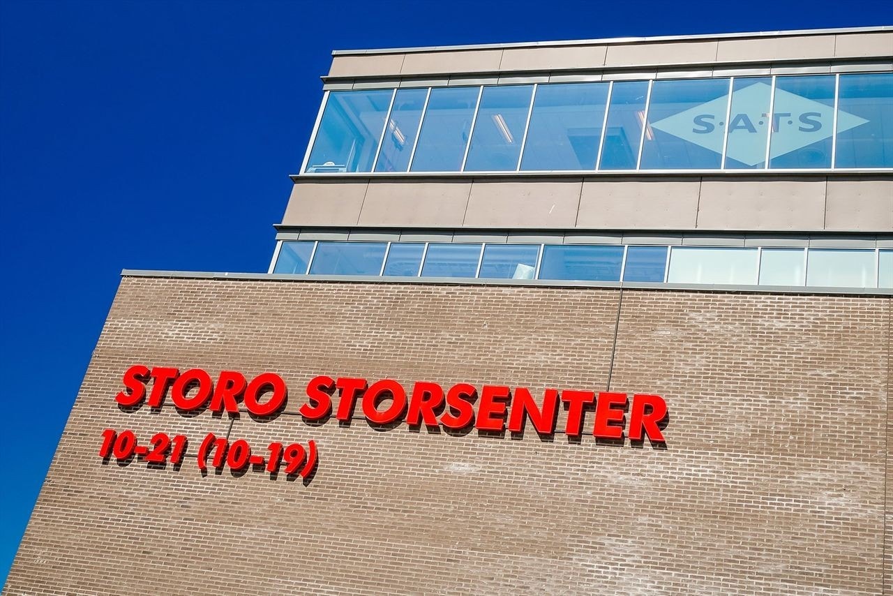 Storo Storsenter med en rekke servicetilbud i umiddelbar nærhet. Galleribilde