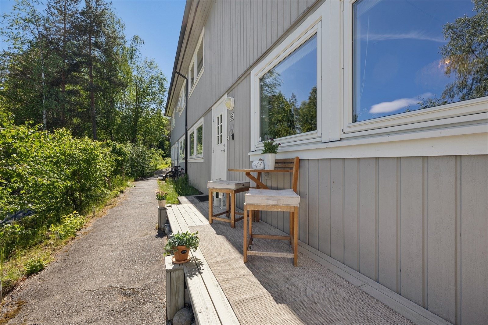 Nyt kaffen og en god bok på verandaen. Galleribilde