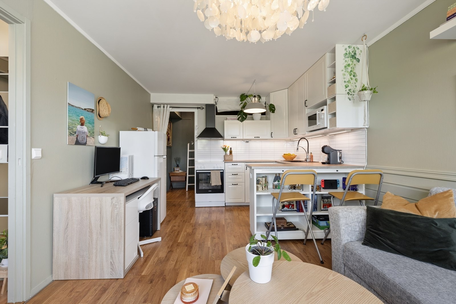 Leiligheten er godt utnyttet, hvor du også har plass til kontor. Galleribilde