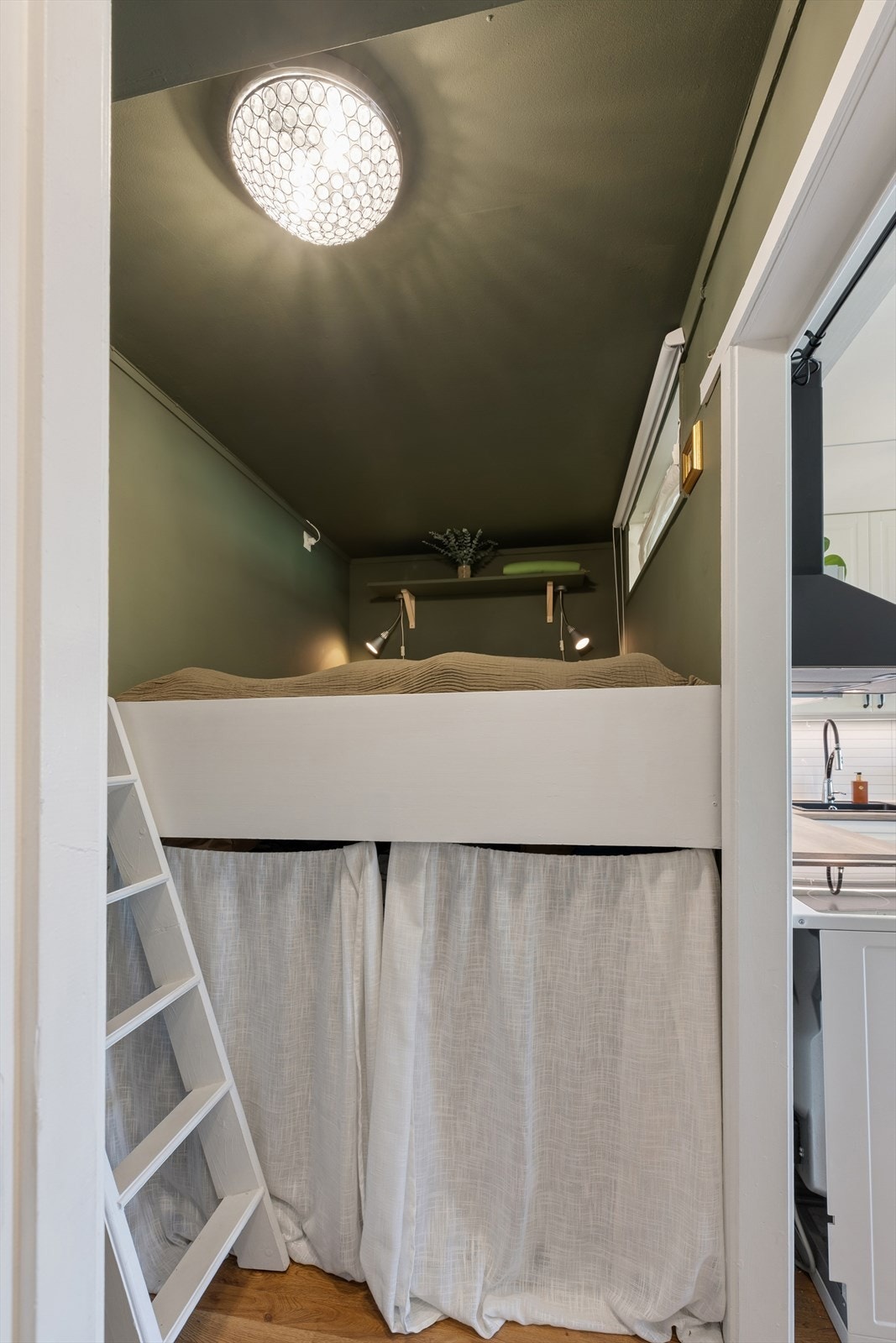 Meget gode lagringsmuligheter under senga. Galleribilde