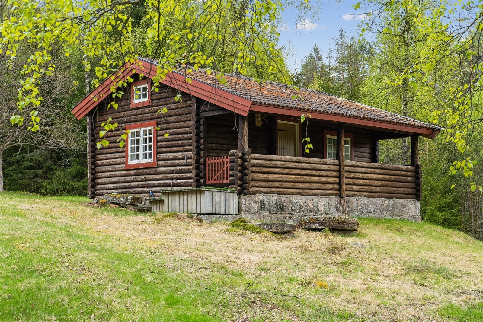 Hytte ble ifølge eier oppført i 1940 av laftet tømmer Galleribilde