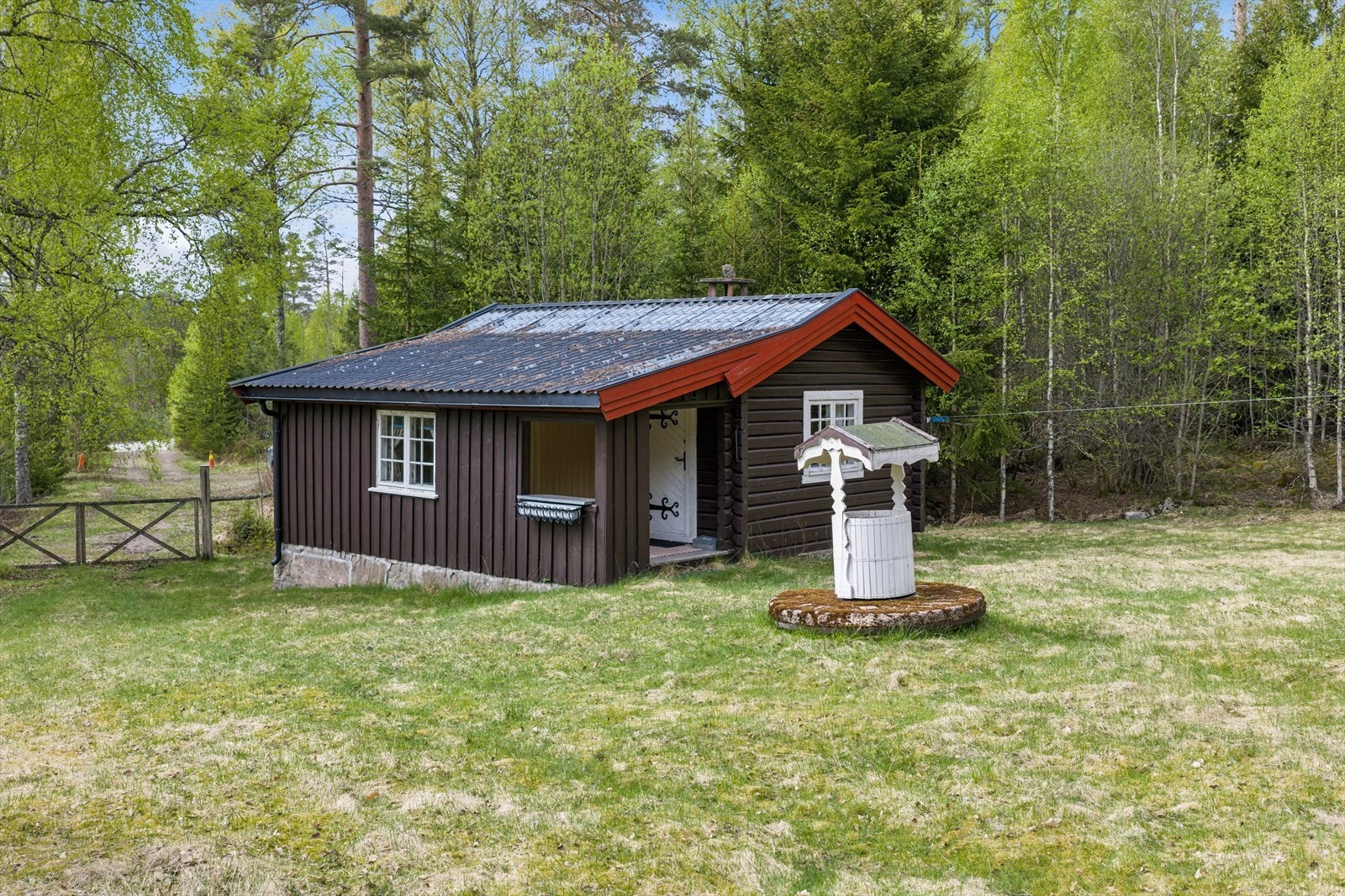 Hytte oppført 1950, senere tilbygget Galleribilde