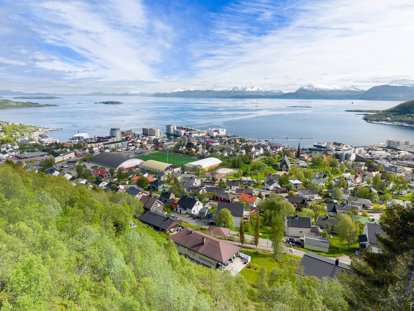 Gangavstand til Harstad Stadion, kun 600 m Galleribilde
