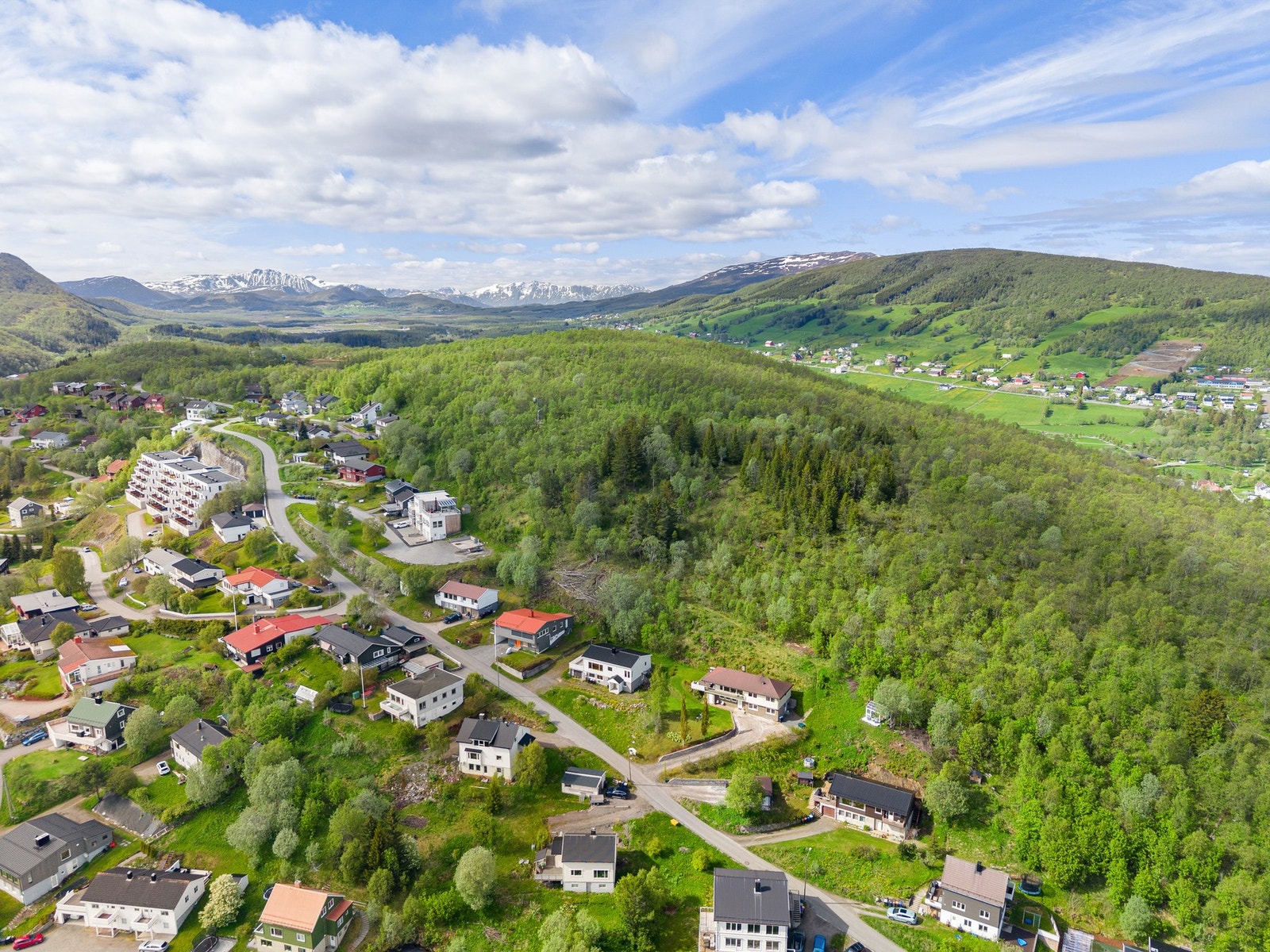 Umiddelbar tilgang til turområder, med stier rett på baksiden som tar deg til Folkeparken og andre populære turområder Galleribilde