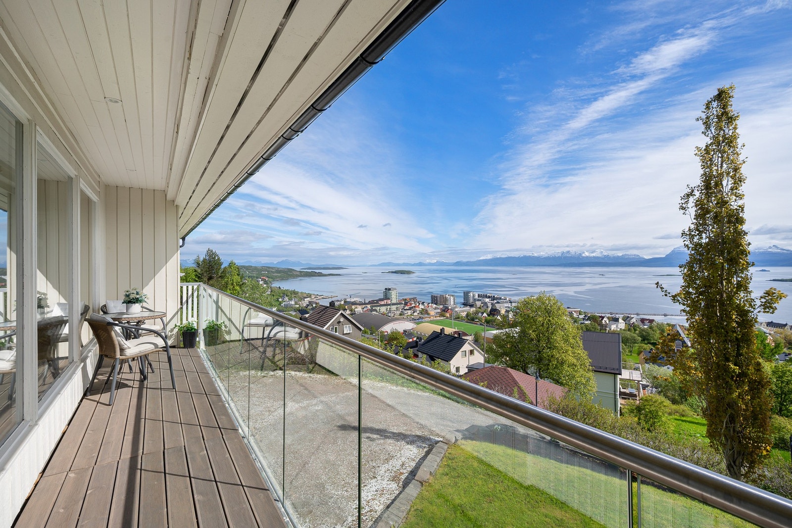 I Harstadåsen finner du denne flotte eiendommen - høyt og fritt med fantastisk utsikt over byen! Galleribilde