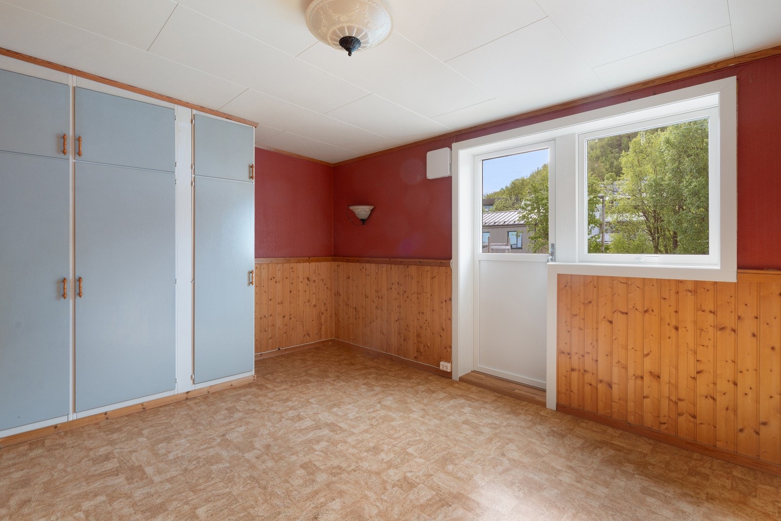 Innebygd skapløsning i sprek farge. Galleribilde
