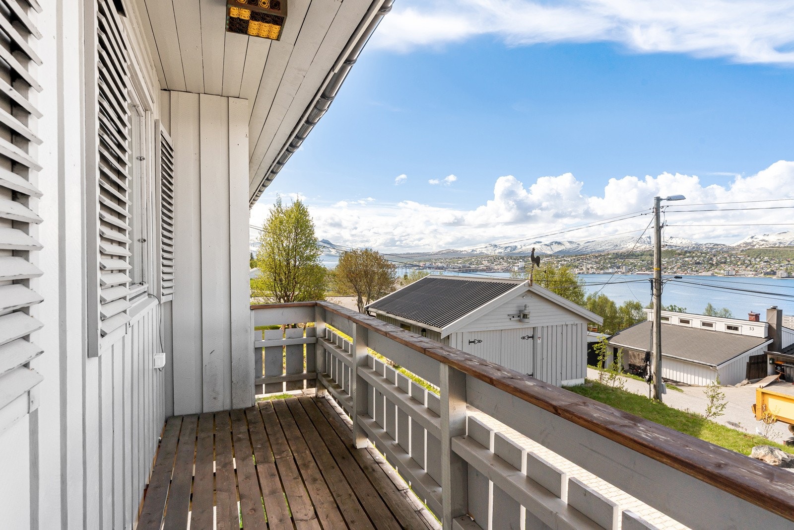 Soverommet har utgang til vestvendt veranda.
