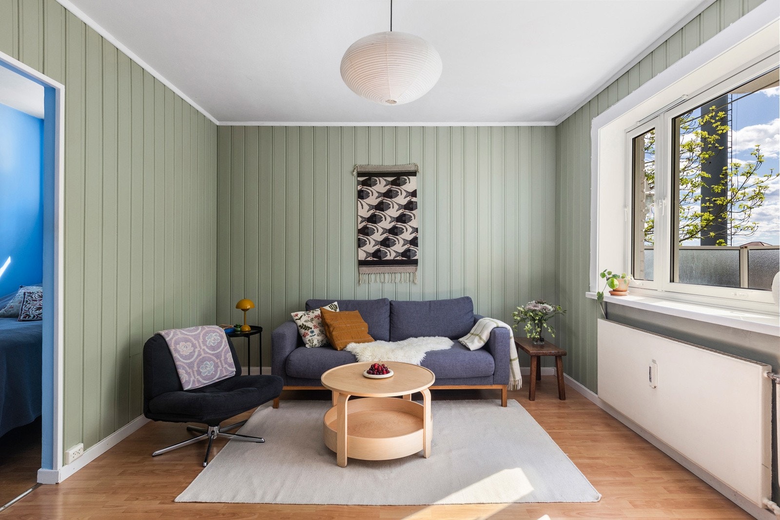Stue med fin plass til sittegruppe Galleribilde