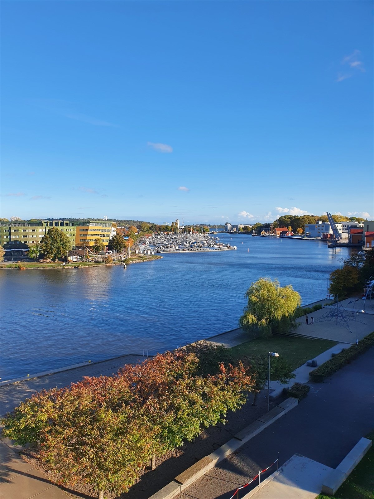 Bilde er tatt av selger og viser utsikten fra balkongen mot Kanalbroen Galleribilde