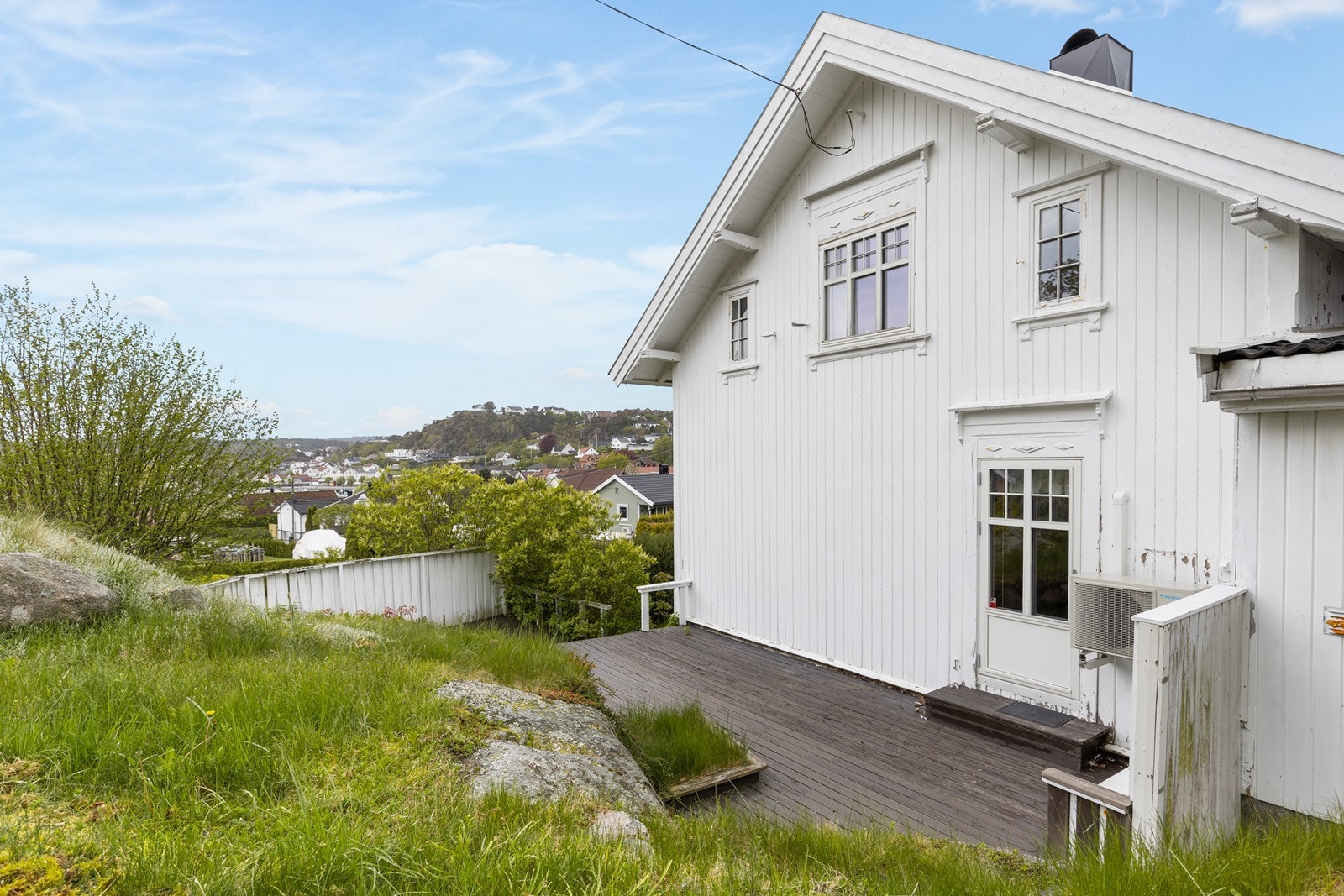 Det er også utgang til en liten terrasse fra kjøkkenet. Galleribilde