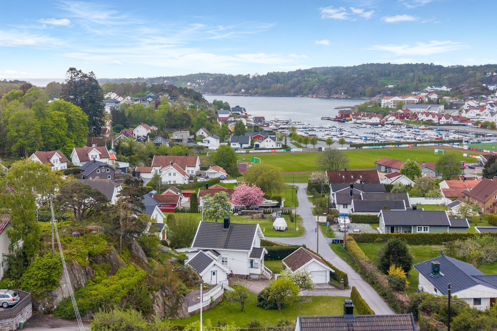 Oversiktsbilde som viser den sentrale beliggenheten. Galleribilde