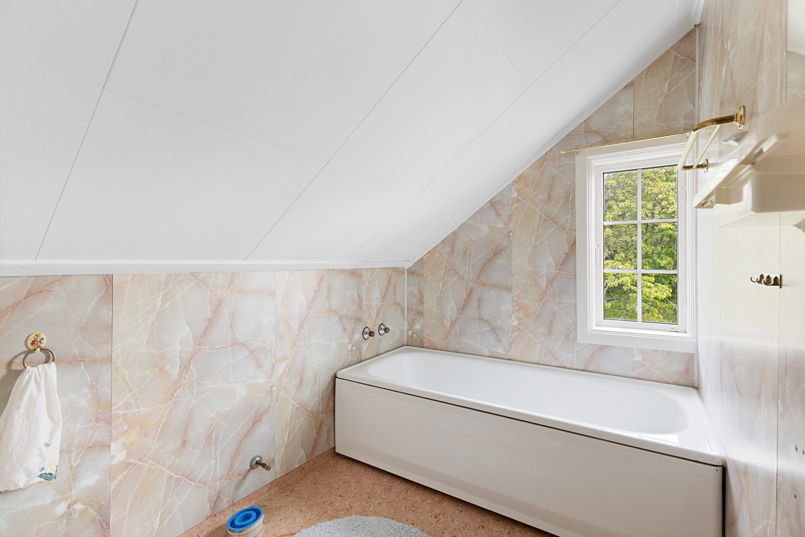Badet i 2. etg innredet bla. med badekar. Galleribilde