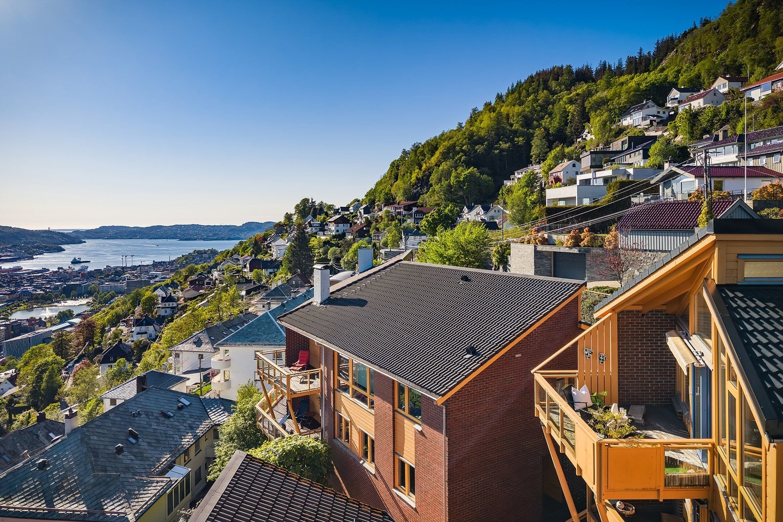 Utsikt over Bergen sentrum og Byfjorden. Galleribilde