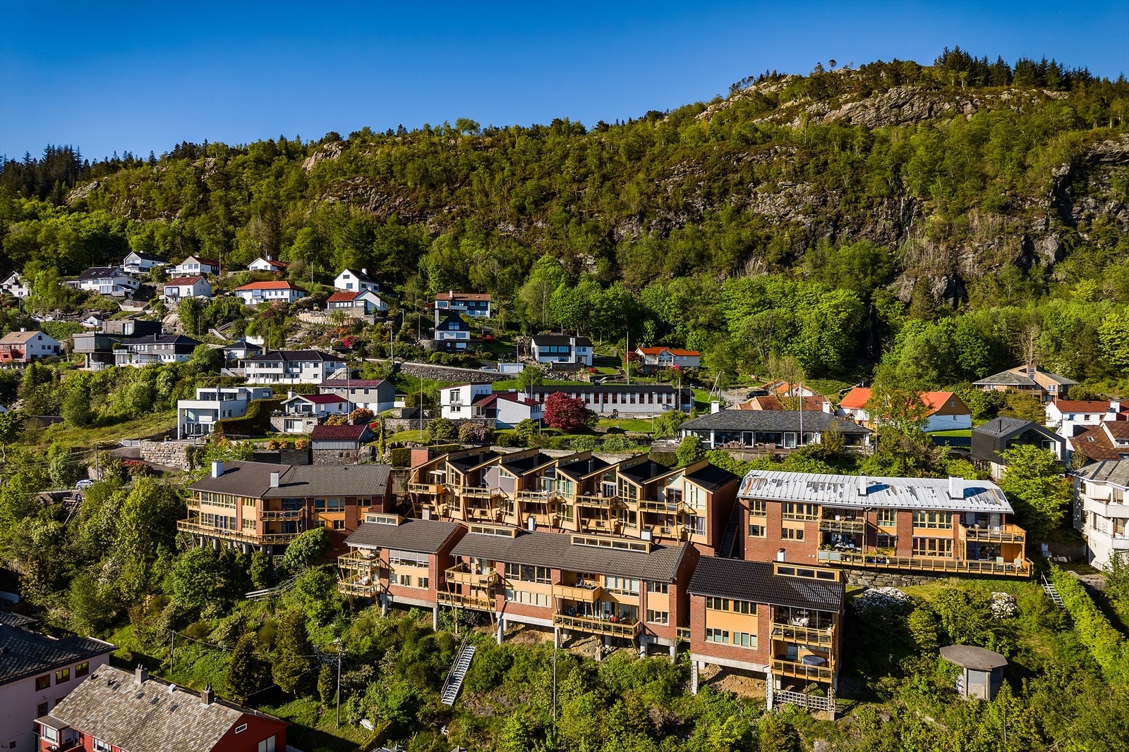Beliggenheten gir en flott utsikt over nærområdet og fjellene. Galleribilde