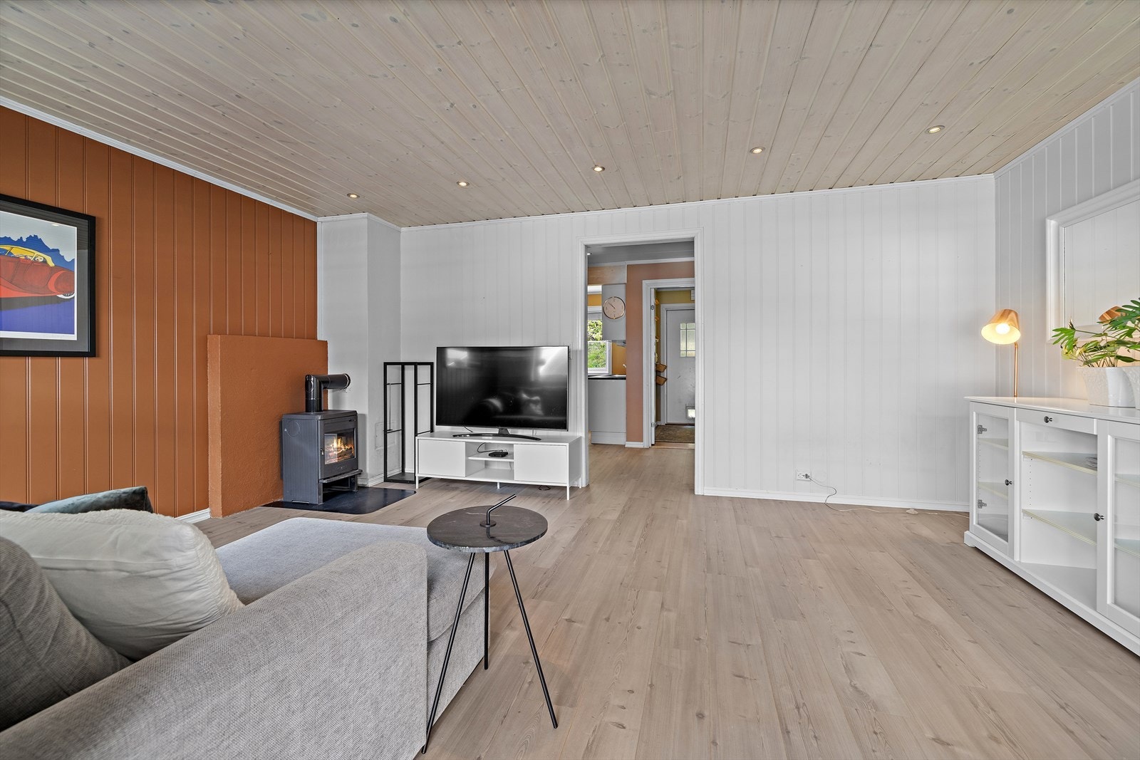 Stuen har en åpen og sosial planløsning mot resten av etasjen. Galleribilde