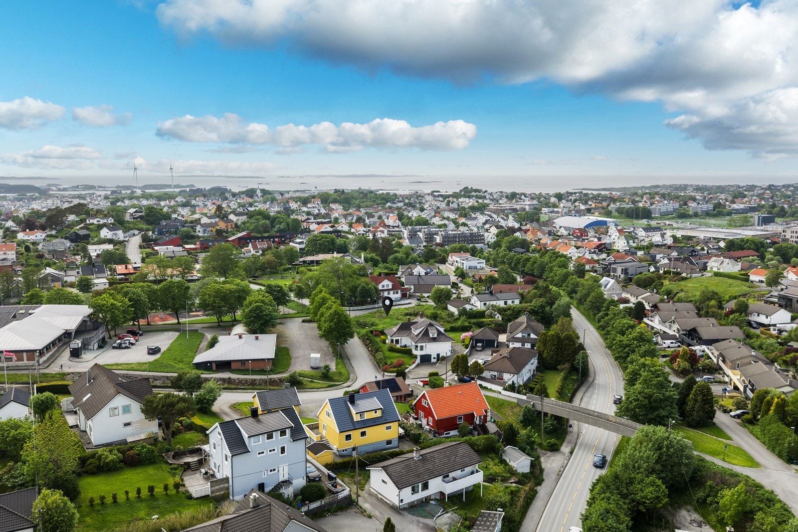 Turen ned til Haugesund sentrum tar omlag 5 minutter med sykkel og ca 15 minutter til fots, med andre ord har dere enkel tilgang til alle byens fasiliteter. Galleribilde
