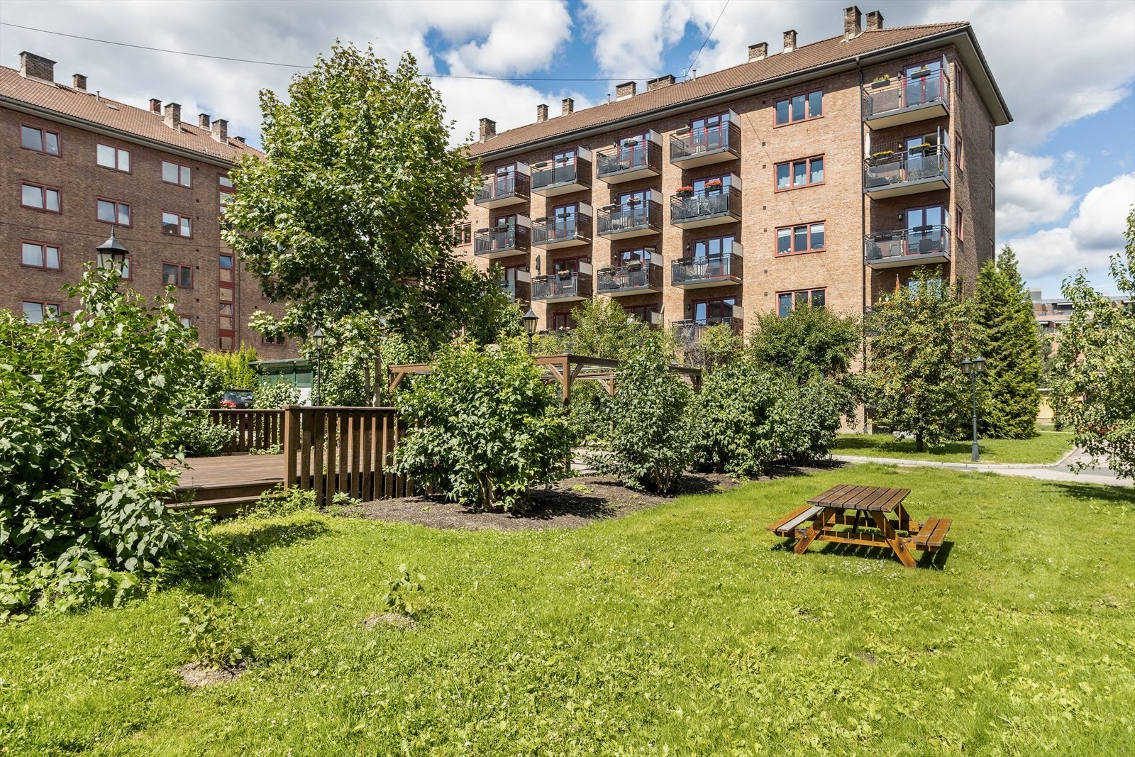 Borettslaget har egen vaktmester og gartner som bidrar til velholdte og trivelige fellesarealer. Galleribilde
