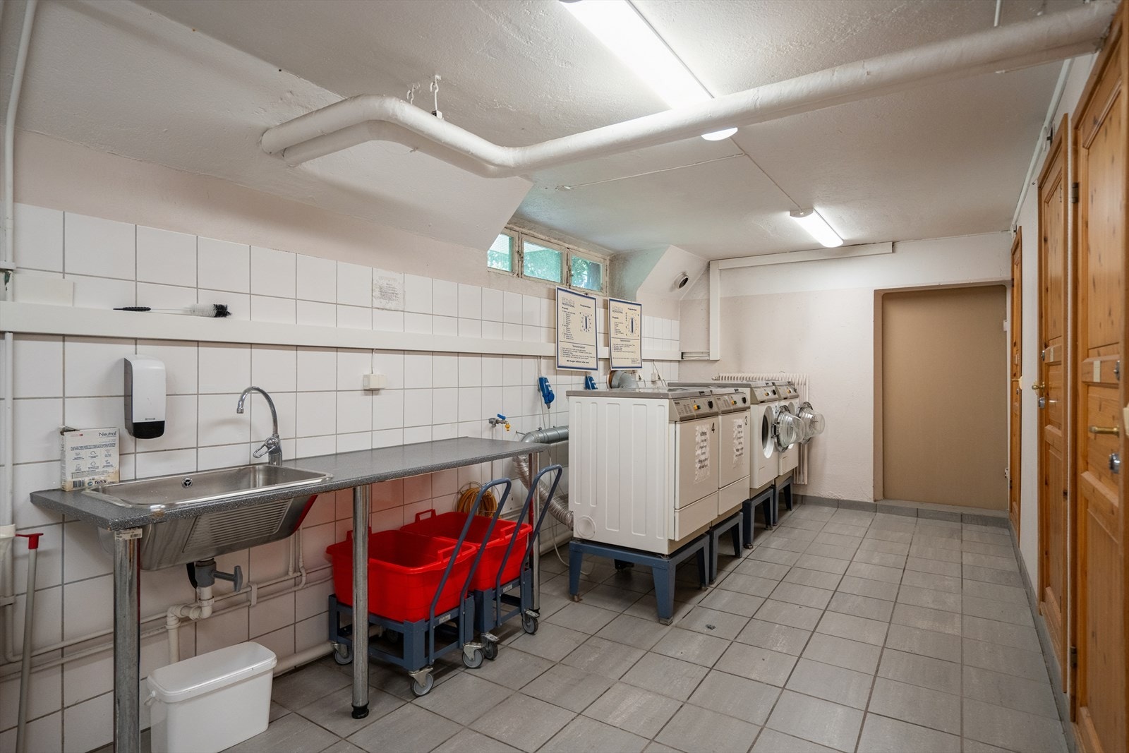 Fellesvaskeri i kjelleren Galleribilde