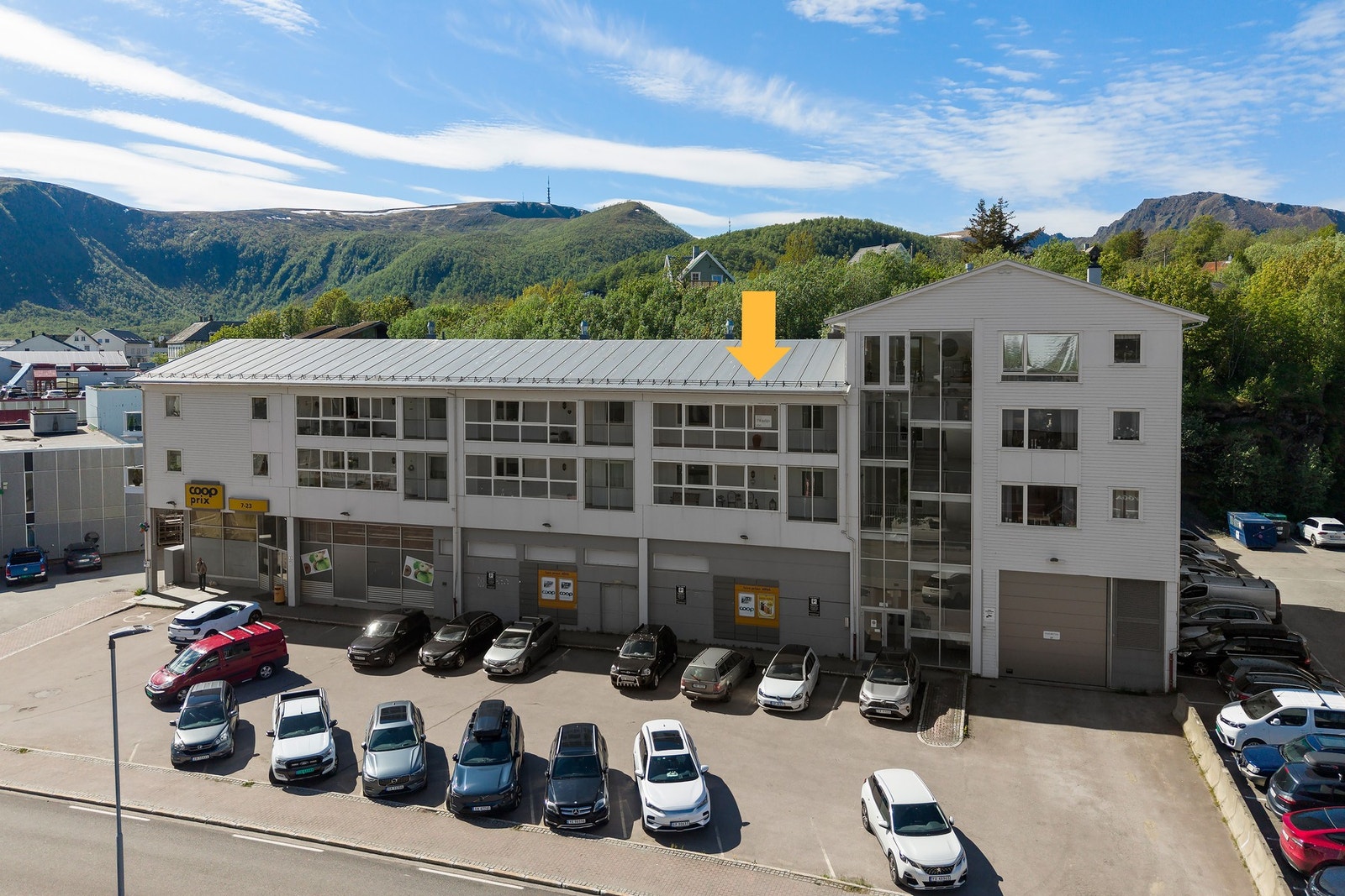 Pen og innbydende 3-roms leilighet på 95 kvm i Stokmarknes sentrum. Velkommen til Richard Withs gate 10G! Galleribilde