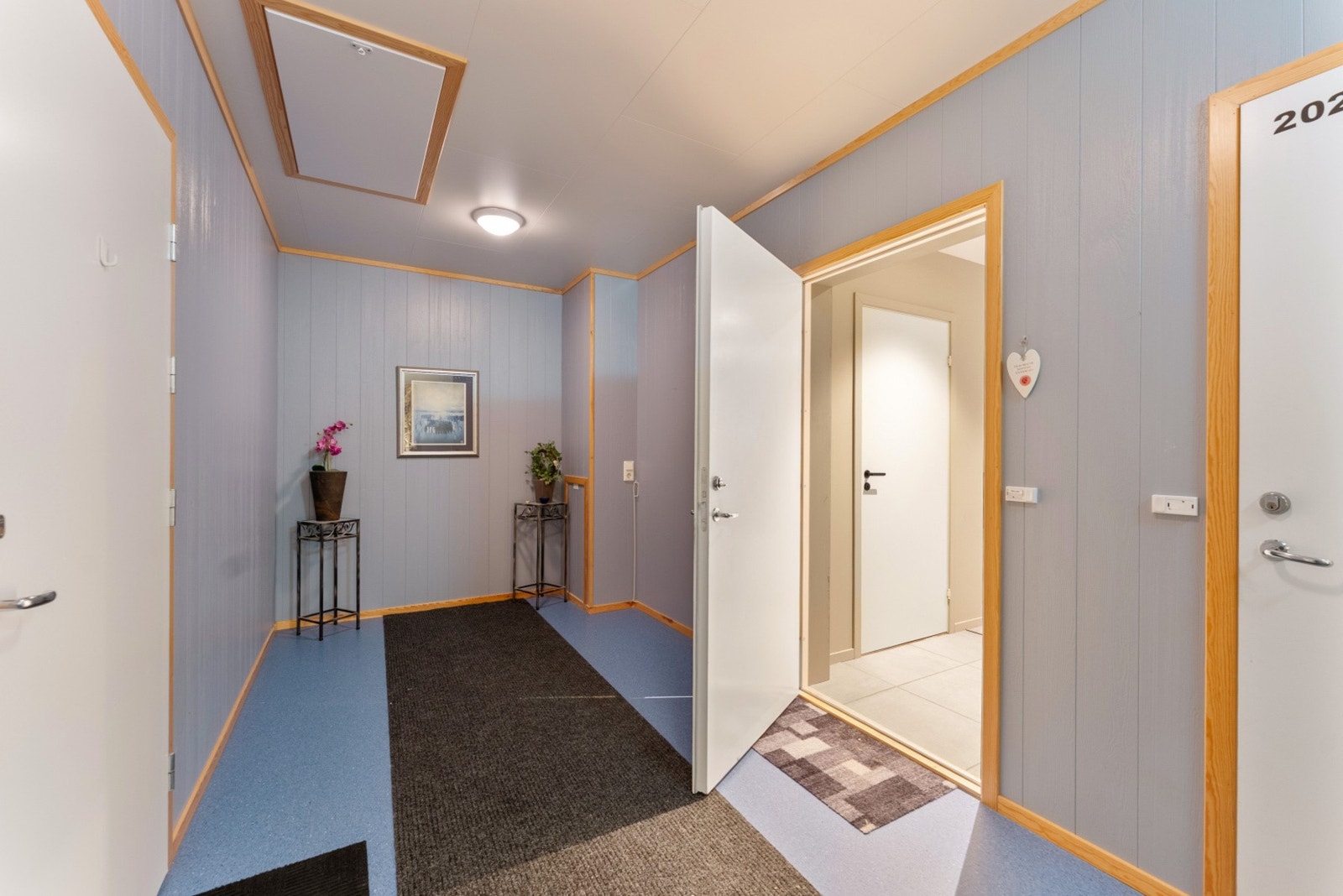 Felles inngangsparti til leilighetene i etasjen. Galleribilde