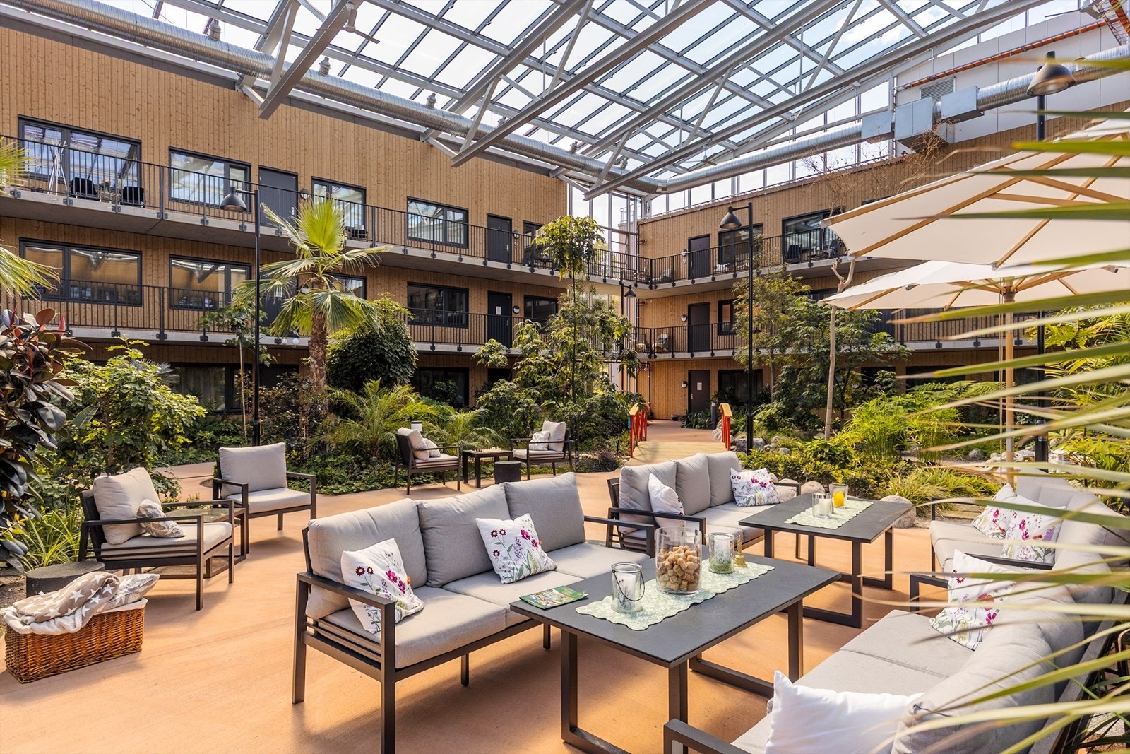Et sosialt og levende fellesareal som er inspirert av den franske riviera. Galleribilde