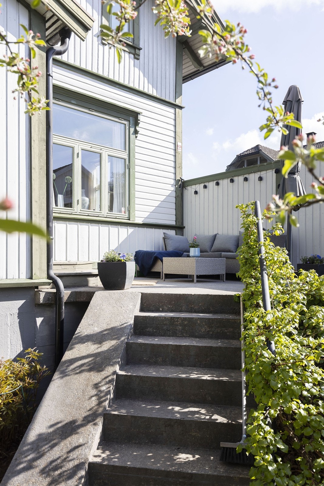 Uteplass ved hovedinngang Galleribilde