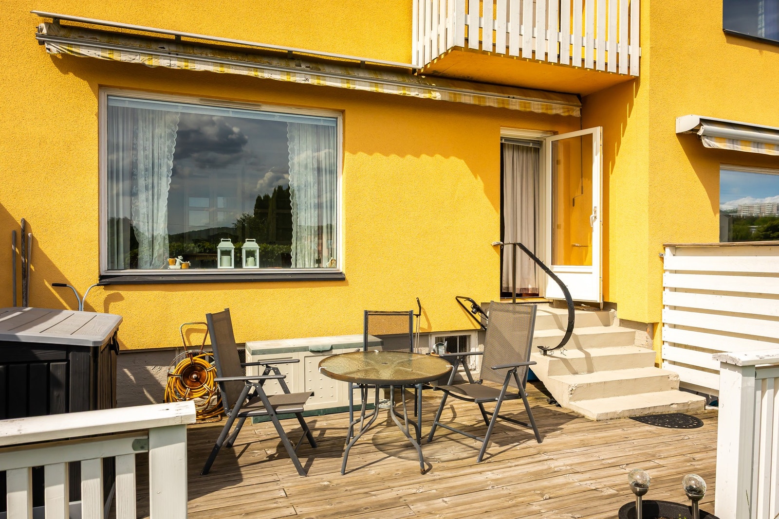 Flott område med nærhet til Østensjøvannet og Østmarka. Boligområdet er attraktivt med umiddelbar nærhet til kollektivtilbud, skoler, barnehager og servicetilbud. Galleribilde
