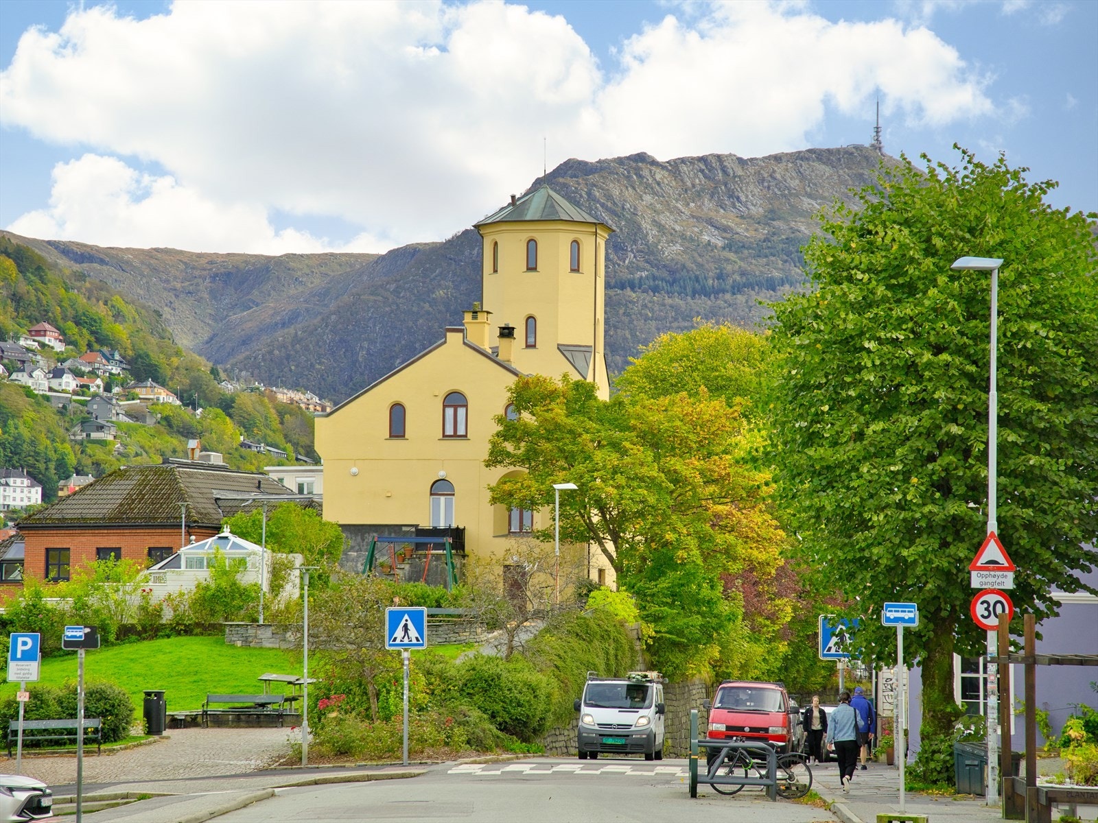 Til tross for den sentrale beliggenheten finnes det gode muligheter for rekreasjon og naturopplevelser i umiddelbar nærhet. Galleribilde
